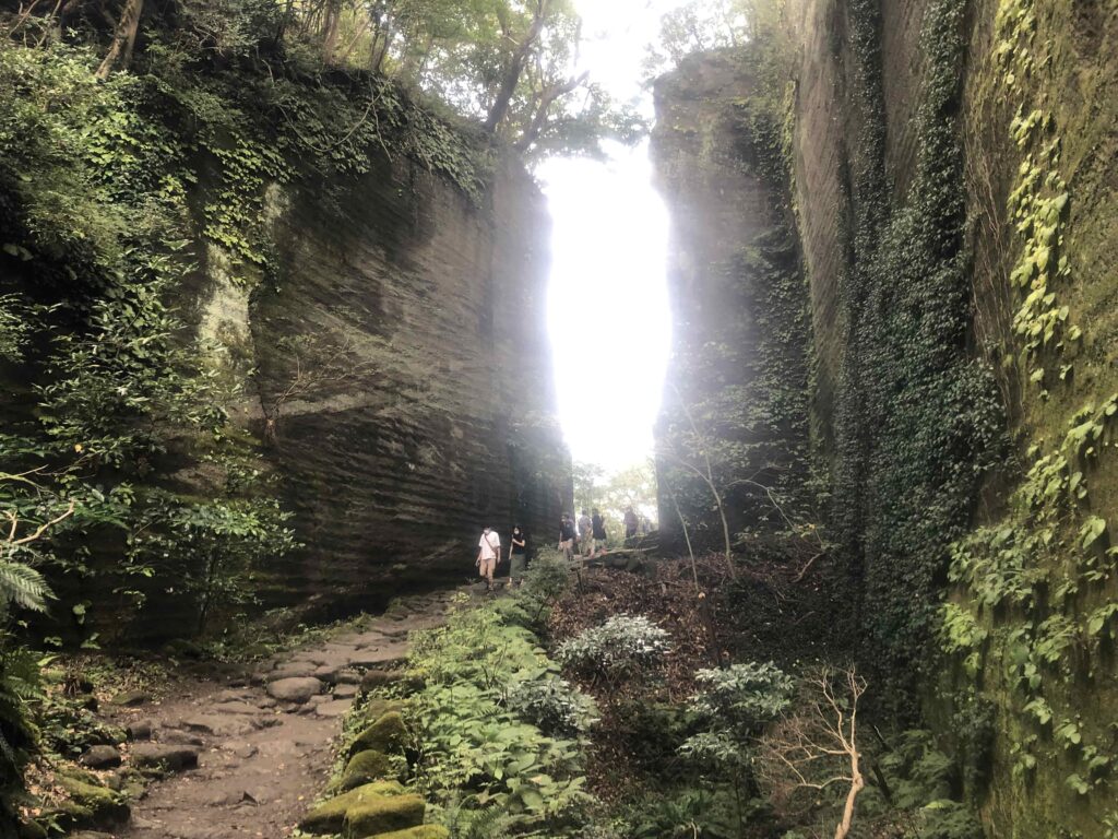 鋸山 日本寺の切通し